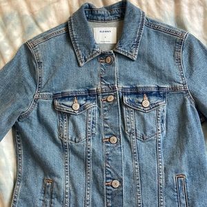 Women’s Classic Old Navy Denim Jacket. Includes Pockets.